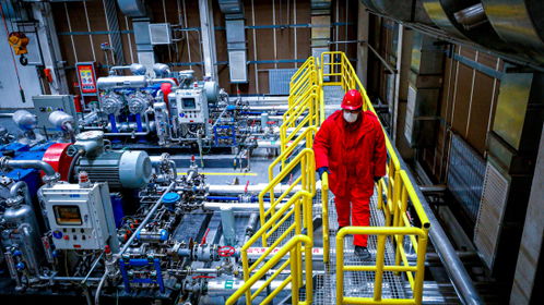 寒冬保供，他們堅守在石油一線——記新疆油田采油二廠員工的奉獻與環保實踐